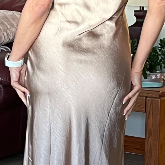 Clothes - Picture 2 of 4